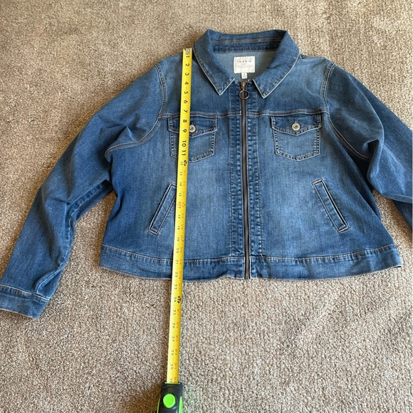 Torrid Medium Wash Cropped Denim  Jacket Size 4X Zip Up - Picture 11 of 11